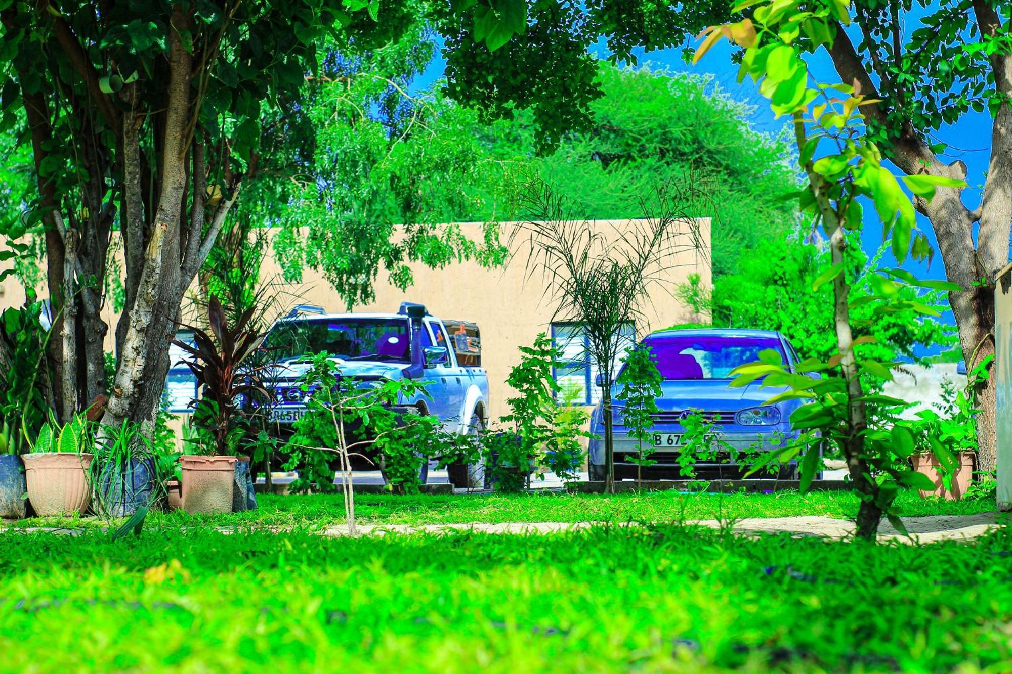 Golentle Home Stay Maun Exterior photo