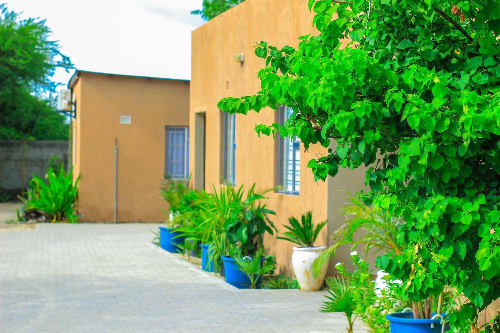 Golentle Home Stay Maun Exterior photo