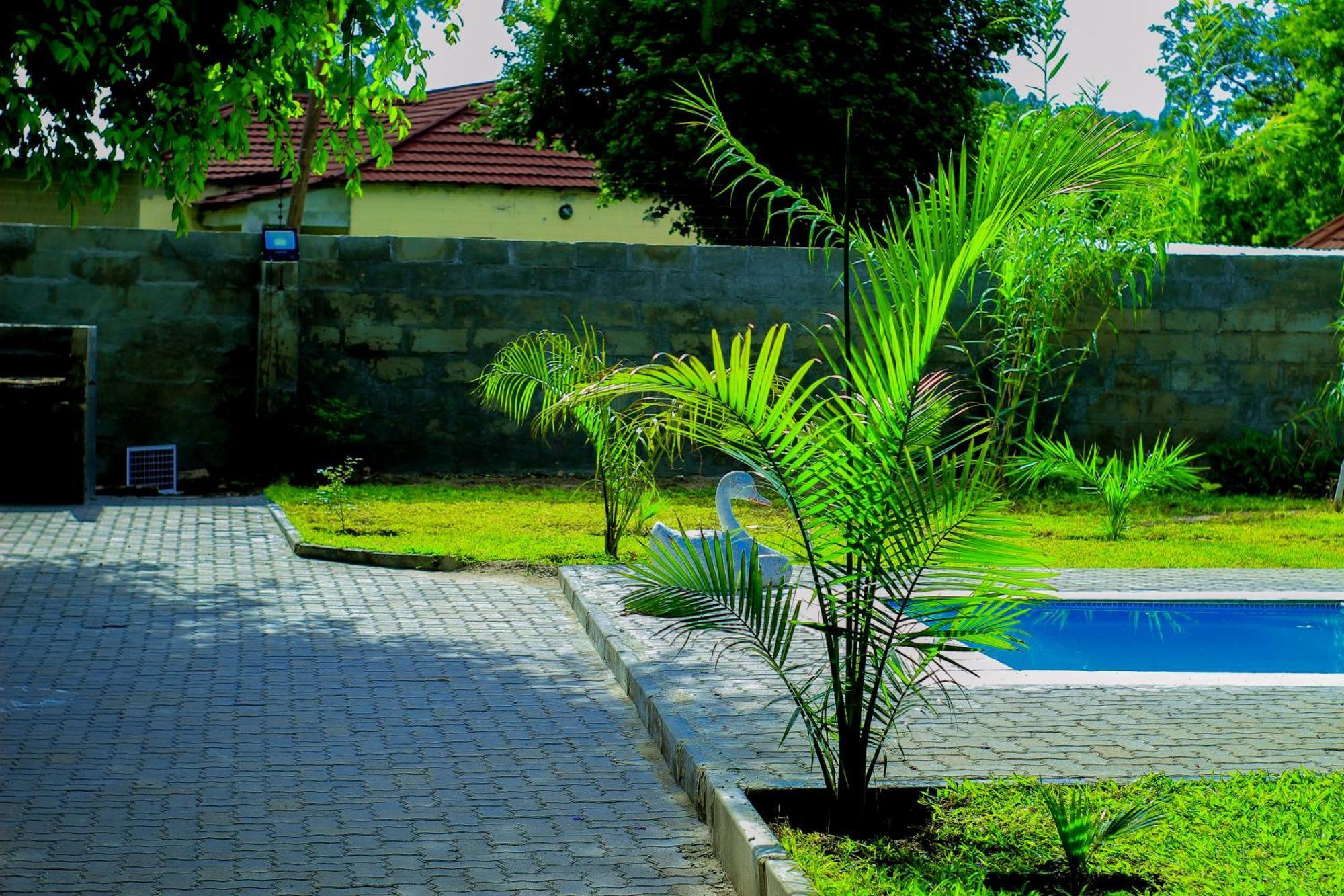 Golentle Home Stay Maun Exterior photo
