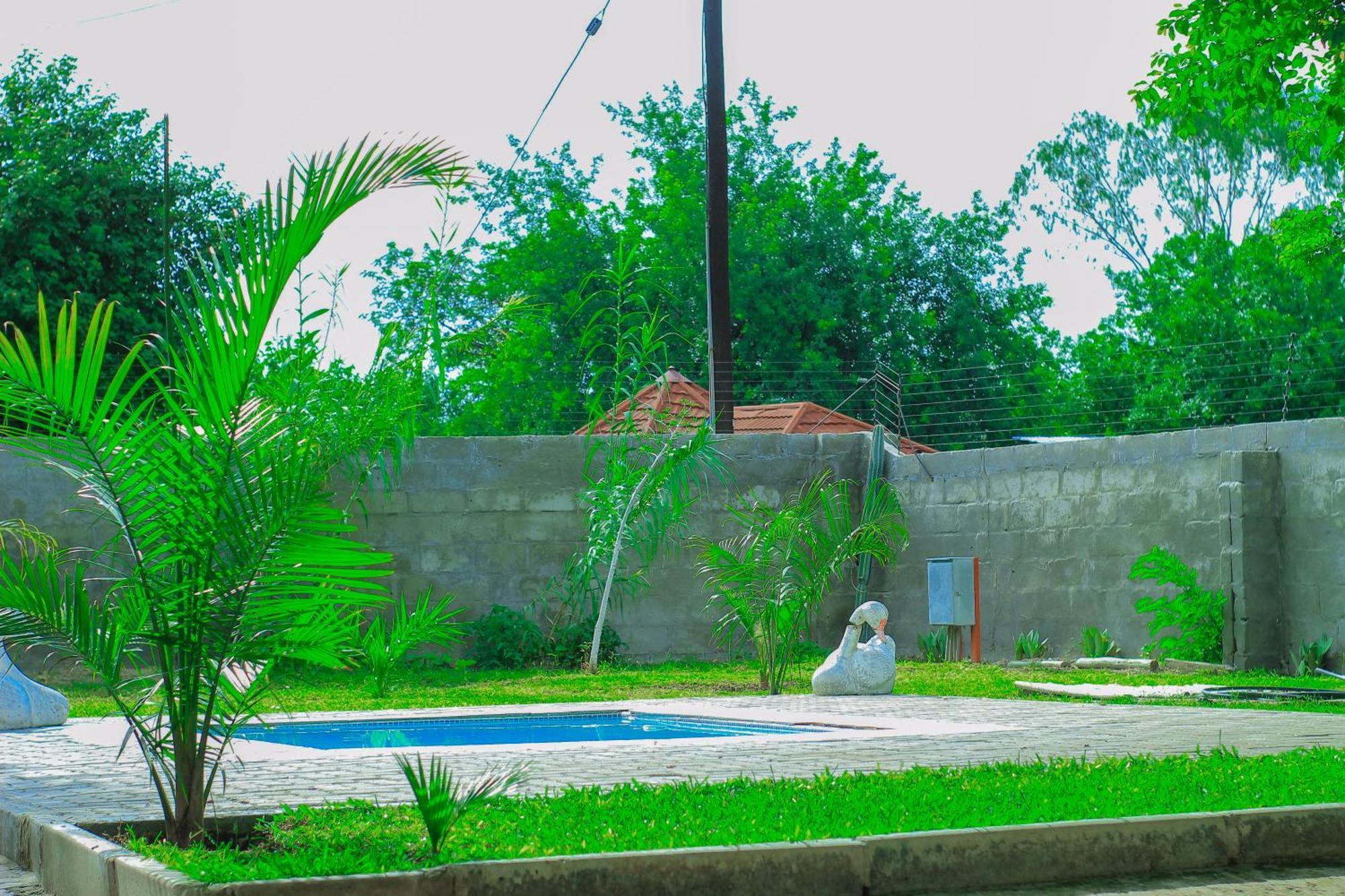 Golentle Home Stay Maun Exterior photo